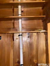 Detailed view of wood walls