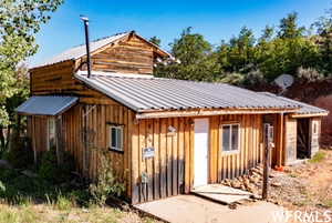 View of outbuilding with an outbuilding