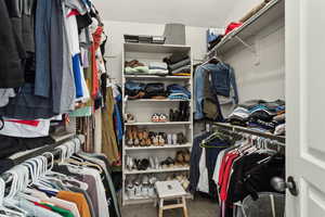 Walk in closet featuring carpet