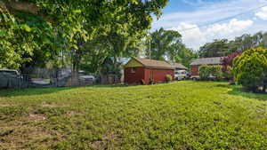 View of yard featuring an outbuilding