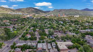 Aerial view of the neighborhood and area.