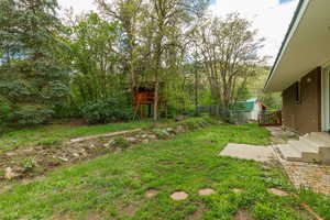 View of yard with an outdoor structure
