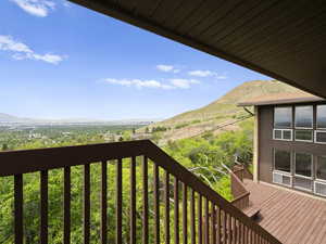Balcony featuring a mountain view