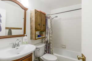 Photo 7 of 447 N WALL ST