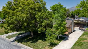 Aerial view of property and surrounding area with mountains