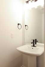 1/2 Bath
