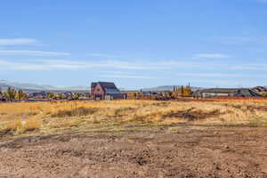 View of yard featuring a mountain view