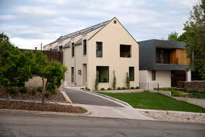 View of front of house featuring a front yard
