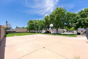 Park AND basketball court!