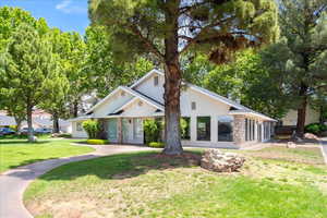 The clubhouse offers ample space for your bigger celebrations and get-togethers.