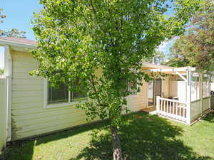 View of grassy yard