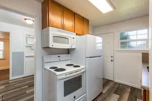 Perfect kitchen for first-time home buyers and college students alike