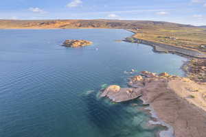 Aerial overview of property's location featuring a water and mountain view