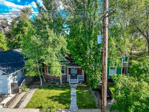 Obstructed view of property featuring a front yard