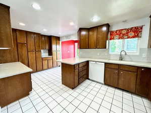 Photo 9 of 558 E CENTER ST