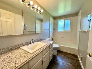 Photo 5 of 558 E CENTER ST