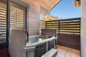 Private therapeutic whirlpool tub