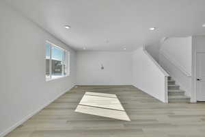 Picture of Model Hemingway. Not of current listing.