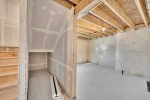 Picture of Model Hemingway. Not of current listing.