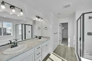 Picture of Model Hemingway. Not of current listing.