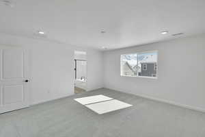 Picture of Model Hemingway. Not of current listing.