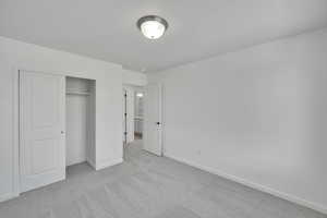 Picture of Model Hemingway. Not of current listing.