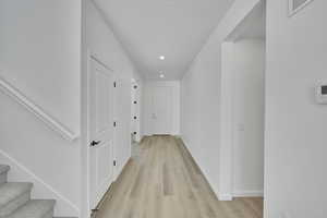 Picture of Model Hemingway. Not of current listing.
