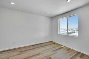 Picture of Model Hemingway. Not of current listing.