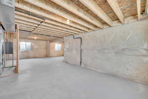 Picture of Model Hemingway. Not of current listing.