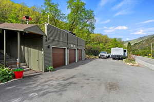 3 Car Garage/Parking, West Entrance, U Shaped Driveway For Easy Access