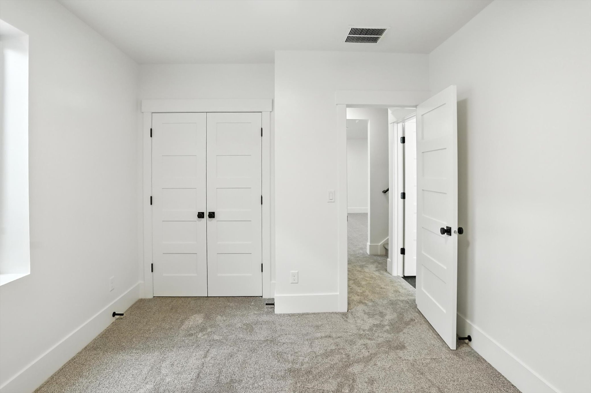 Unfurnished bedroom with carpet flooring and a closet