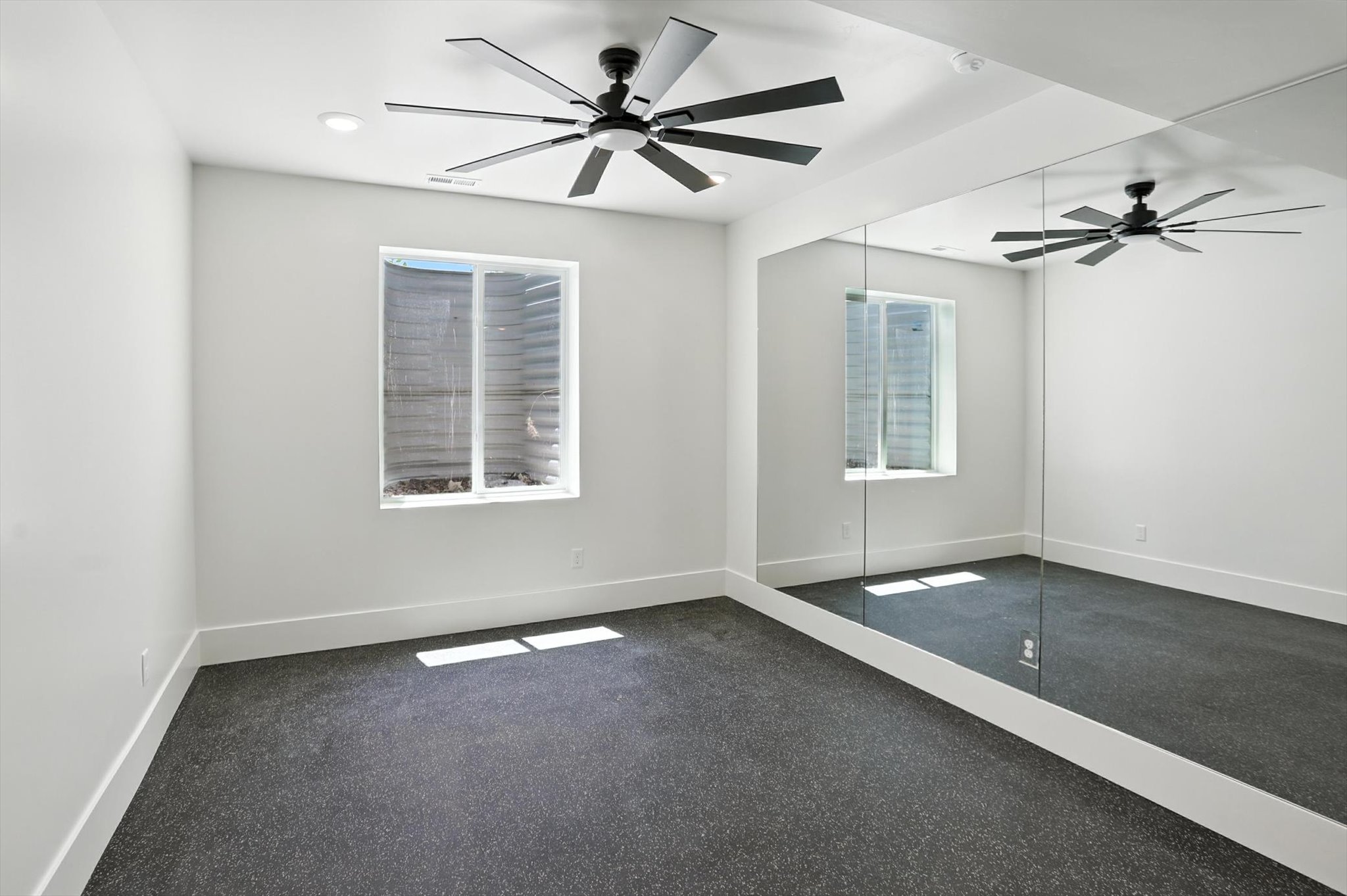 Unfurnished room with a ceiling fan and recessed lighting