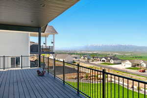 Composit deck with a residential view and a mountain view