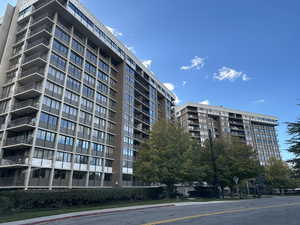 View of apartment building / complex