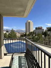 Balcony featuring a mountain view