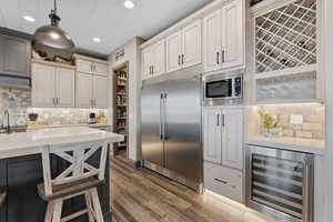Beautiful appliances! Underlit cabinets. Modern lighting. Large pantry.