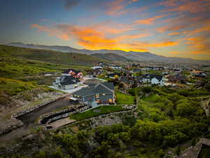 Aerial View. Looking NorthWest. Amazing views. Green, private, quiet!