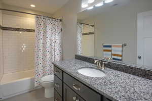 Upstairs Full Bathroom