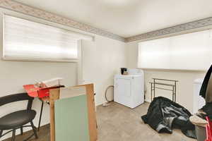 Laundry area with washer / clothes dryer and baseboards