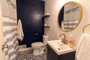 Full 2nd bathroom upstairs