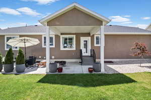Back patio/entertaining area