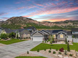 Welcoming home with majestic views of Ben Lomond Peak