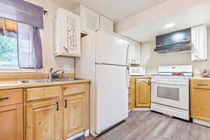 Full Kitchen in the Mother-in-Law apartment