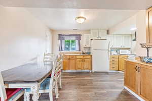 Full Kitchen in the Mother-in-Law apartment