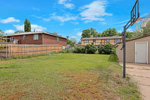 View of yard with an outdoor structure