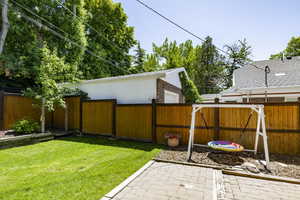 Photo 32 of 1376 E PERRY AVE