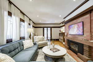 Photo 4 of 1376 E PERRY AVE