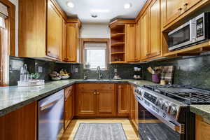 Photo 10 of 1376 E PERRY AVE