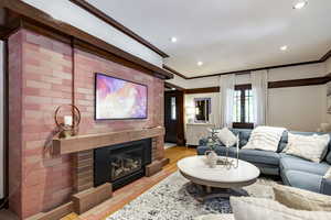 Photo 6 of 1376 E PERRY AVE