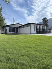 Large front and back yards with an electrical opensecurity gate